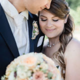 Brautstrauß Fotos Bilder Hochzeit glueckliche Braut