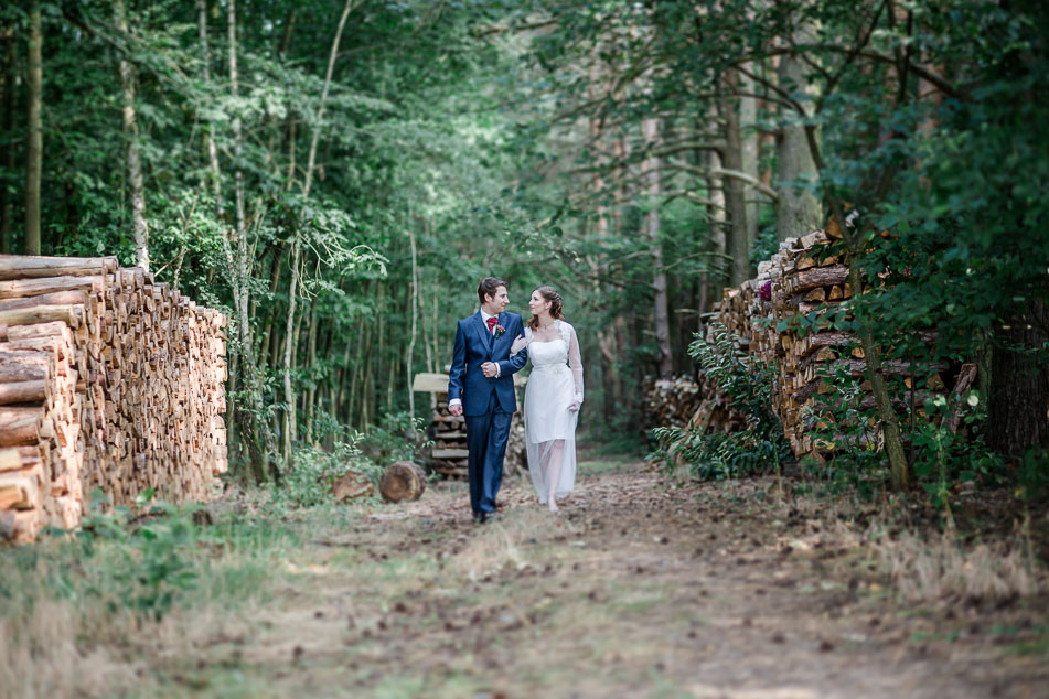 Hochzeitsfotos im Wald Brautpaarfotos